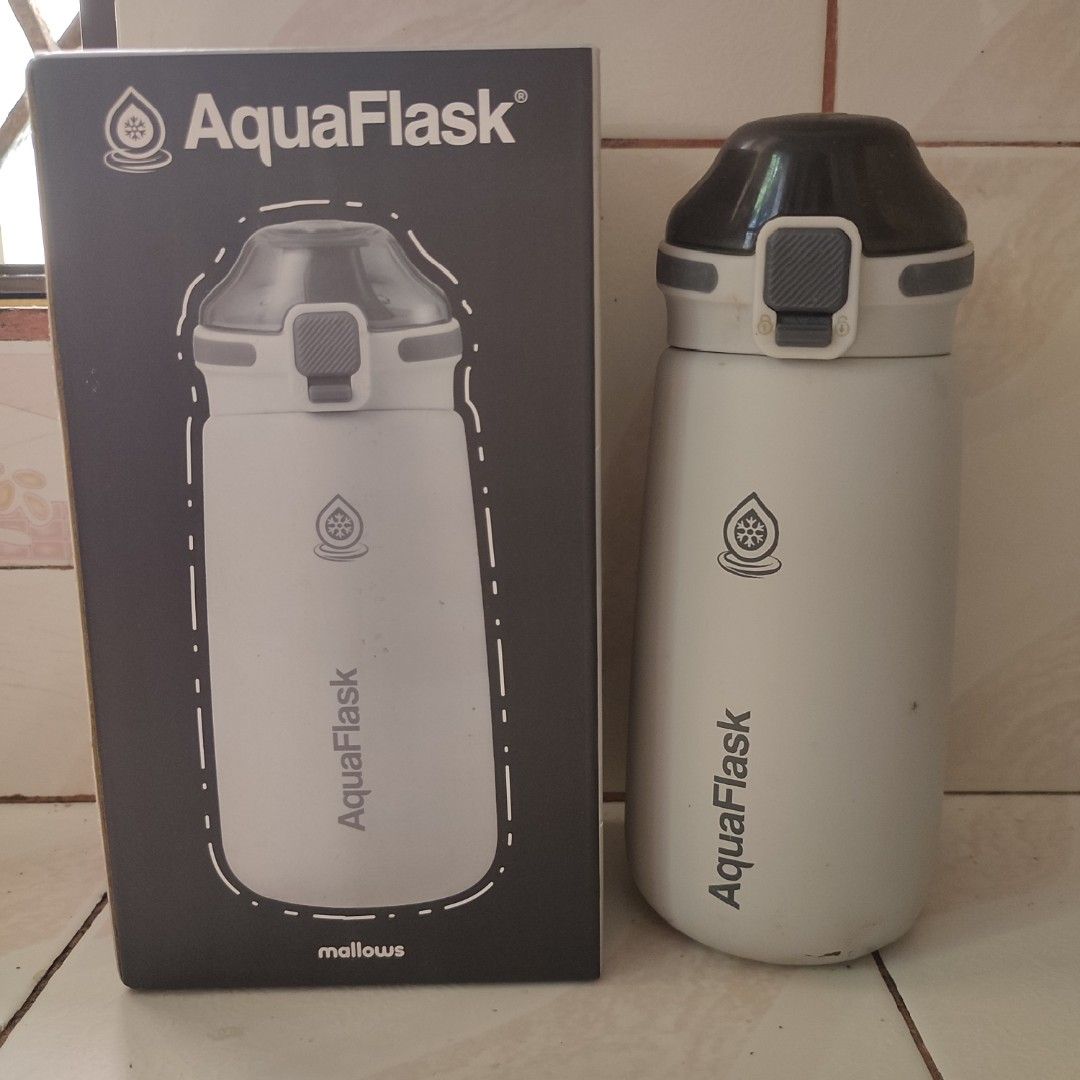 AQUAFLASK & CIVAGO (Category: Water Bottles & Tumblers) located in Cavite. Submitted by mnithv (Listing ID 1437253404, Image 2). Description: 300 ea may maliit na dent/s sa ilalim nakatambak lang need lang linisin.