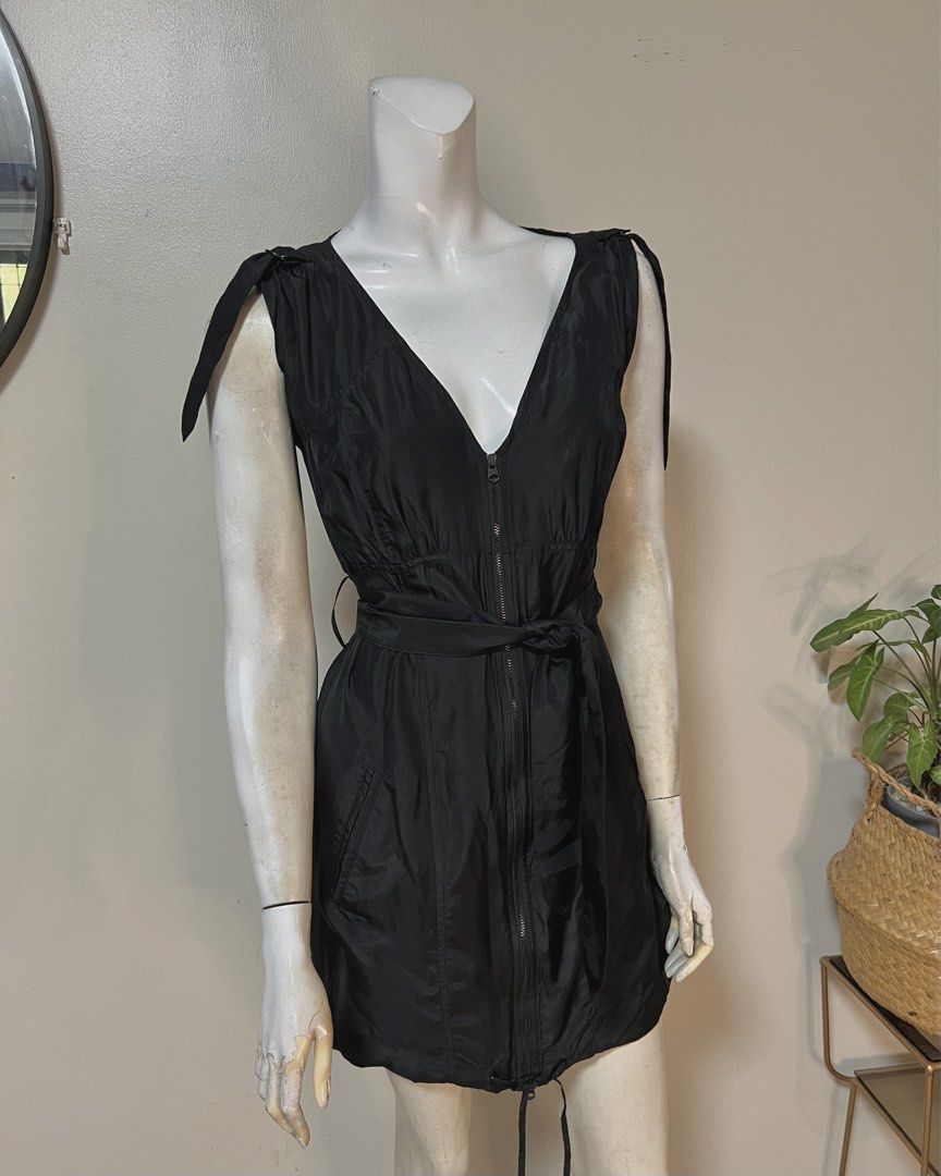 Armani Exchange Front Zip Black Mini Dress (Category: Dresses) located in Muntinlupa City. Submitted by bff_findsph (Listing ID 1437344347, Image 2). Description: A|X Front Zip Black Mini Dress | ₱1,200 Effortlessly versatile. Wear it with heels for a polished look or sneakers for a casual . Designed with adjustable straps and a drawstring hem for a flattering, modern fit. Fabric | 100% Silk Guaranteed Authentic Size | Medium Measurements Bust |3