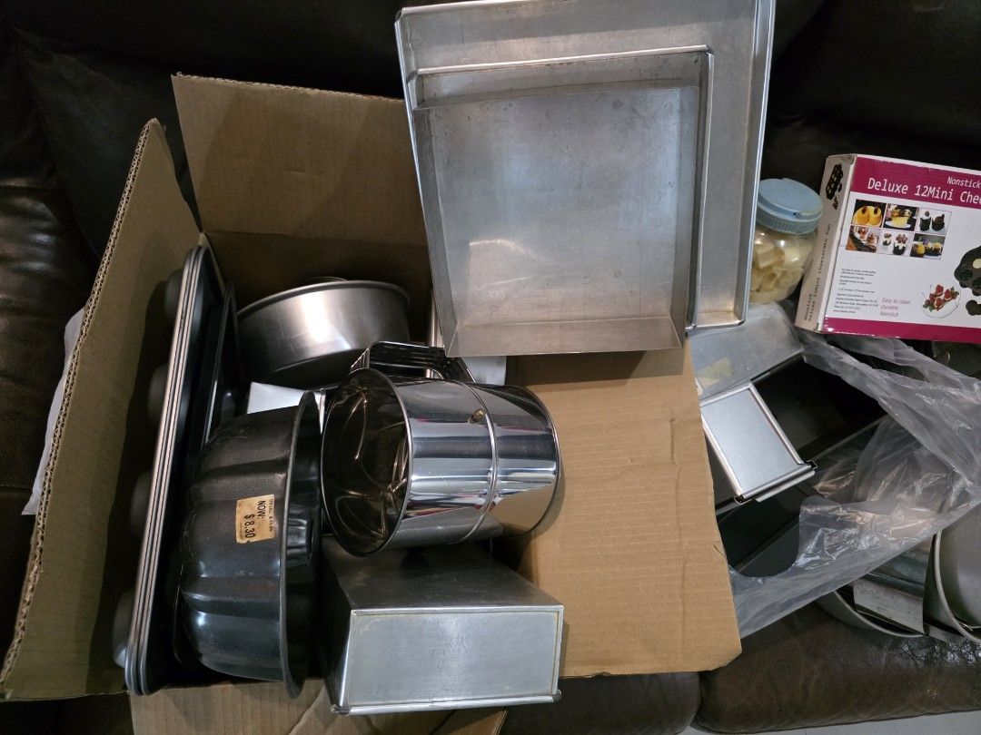 Assorted Baking Pans and Accessories450892099318589442