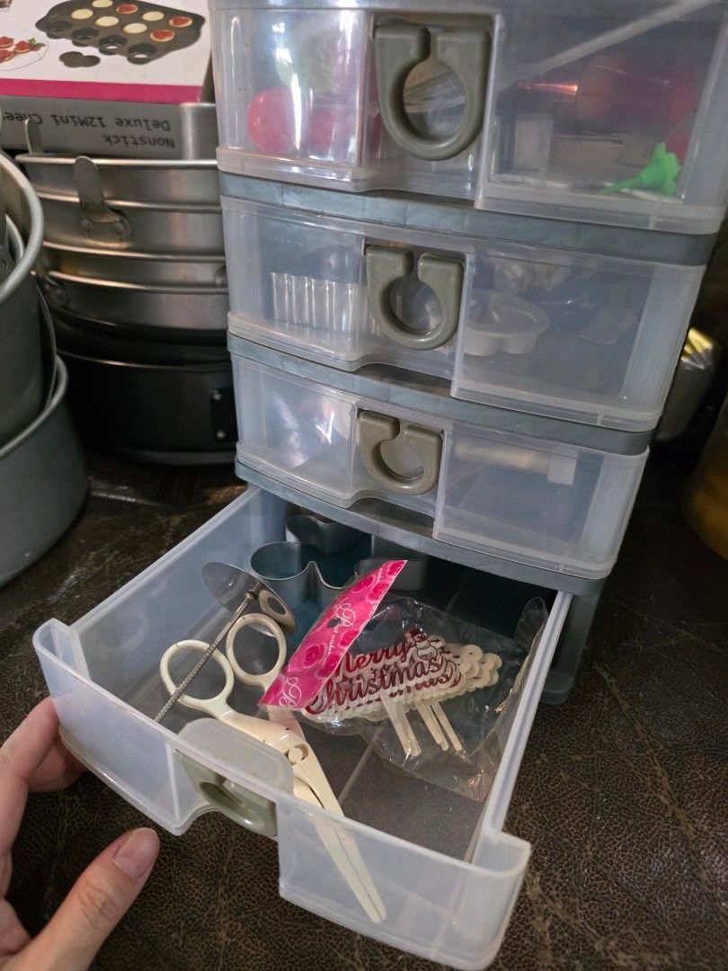 Assorted Baking Pans and Accessories450892099318589443