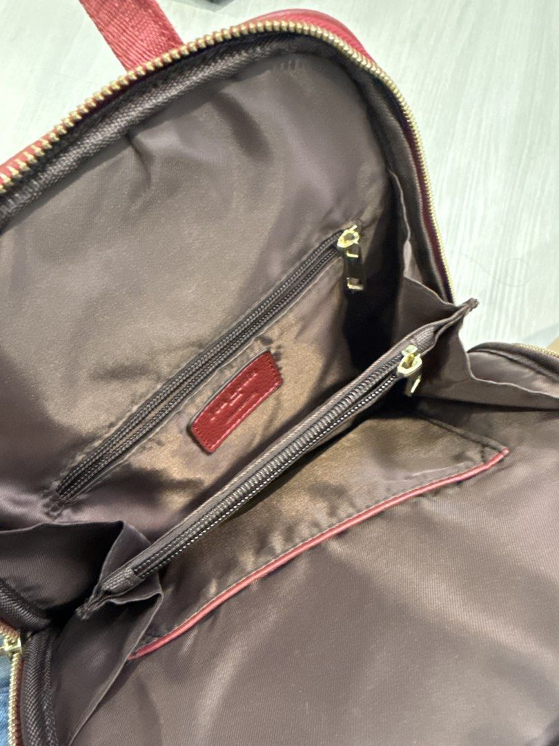 Backpack (Category: Cross-body Bags) located in Singapore. Submitted by irencklc (Listing ID 1437229446, Image 3). Description: Good leather quality and simple design .