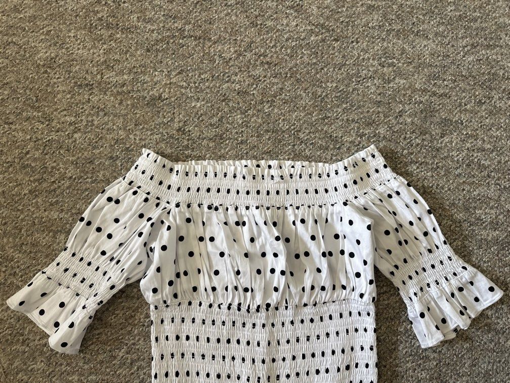 Bardot Top (Category: Women's Clothes) located in Liverpool. Submitted by amraluckett (Listing ID 1437231784, Image 2). Description: Bardot Top Size 6.