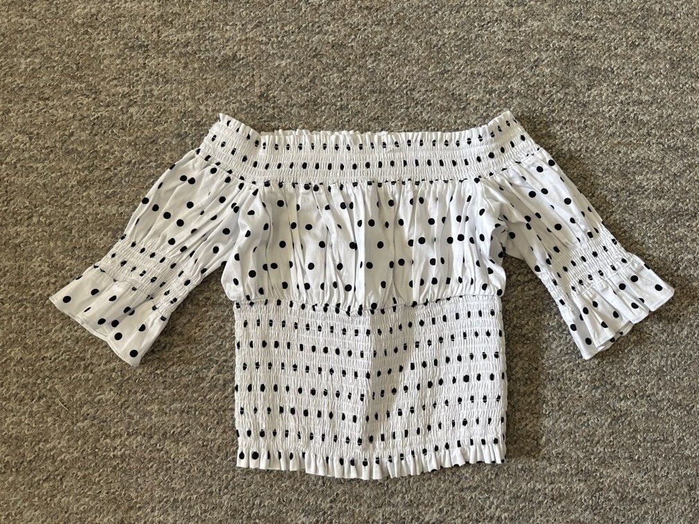 Bardot Top (Category: Women's Clothes) located in Liverpool. Submitted by amraluckett (Listing ID 1437231784, Image 1). Description: Bardot Top Size 6.