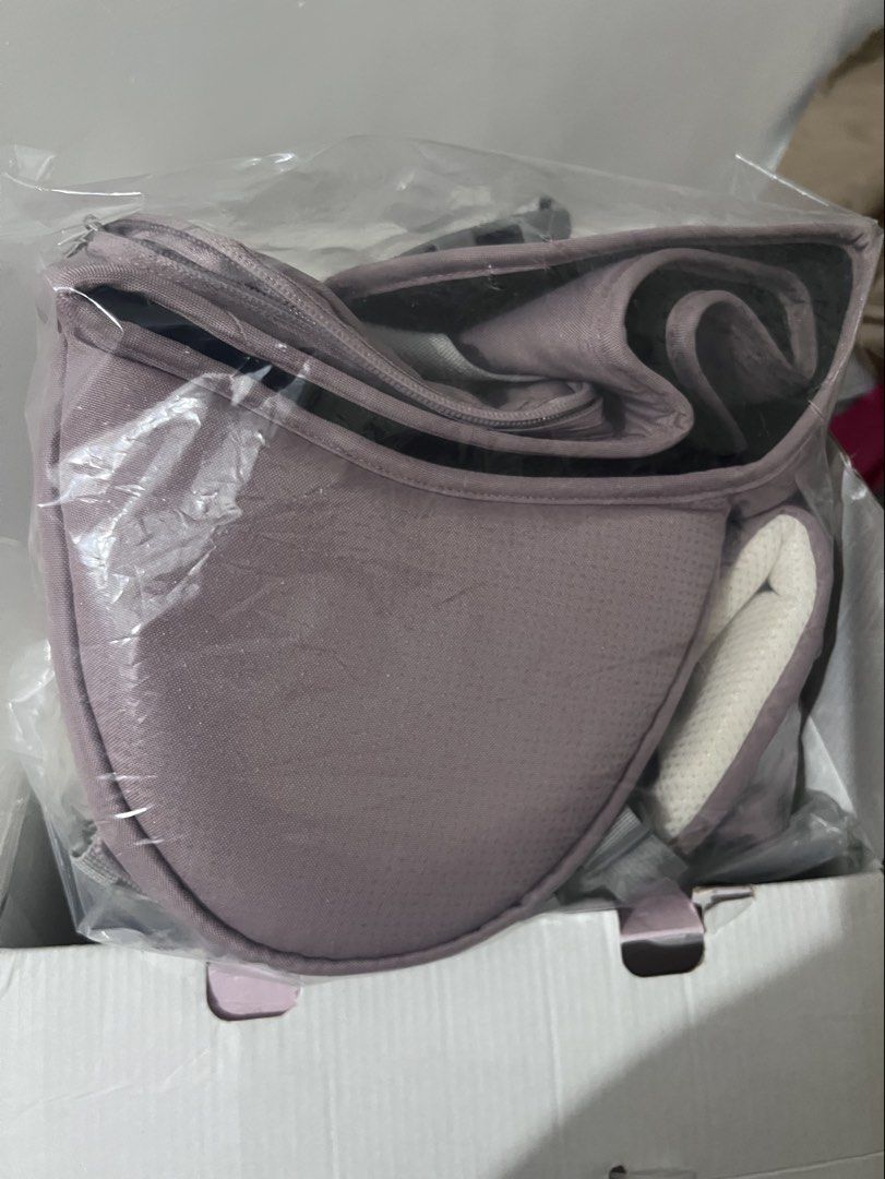 Bebear Baby Carrier (Category: Carriers & Slings) located in Paranaque City. Submitted by mamaminigg (Listing ID 1437211192, Image 2). Description: Bebear Hip Seat Carrier Rose Pink 100% Polyester Recommended Age: 0-36 months Max Weight: Up to 20kg.