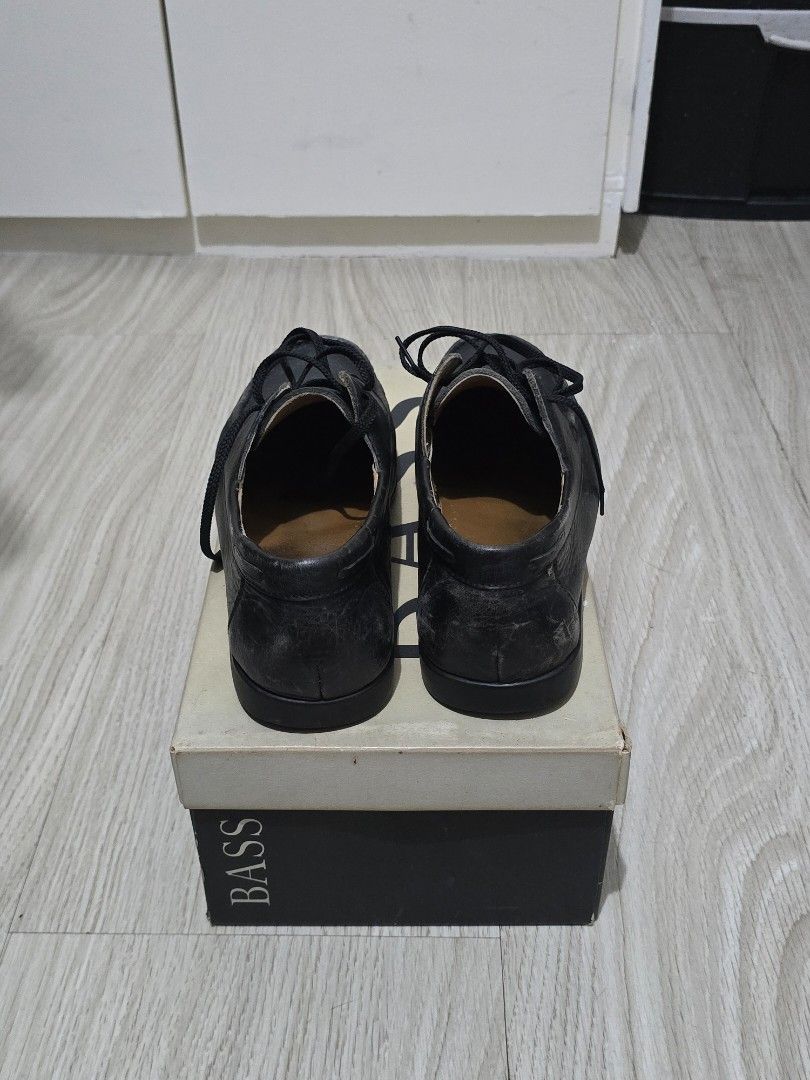 Black Leather Lace-up Shoes (Category: Dress Shoes) located in Paranaque City. Submitted by ausev (Listing ID 1437326582, Image 2). Description: Leather Shoes Color: Black Size: 40 but fits up fo 42 Lace-up Closure RFS: Decluttering Price is negotiable *Original box not included MOP: COD/Bank/Gcash/Maya Location: Parañaque, Mandaluyong or Makati.