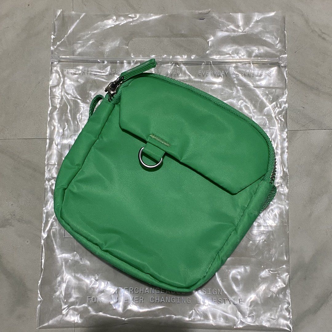 Blanc Nue The Box Bag (Modular Square Bag) (Category: Purses & Pouches) located in Mabalacat. Submitted by commando07 (Listing ID 1437373193, Image 2). Description: -never been used -no flaws no issue -RFS: i dont like the color.