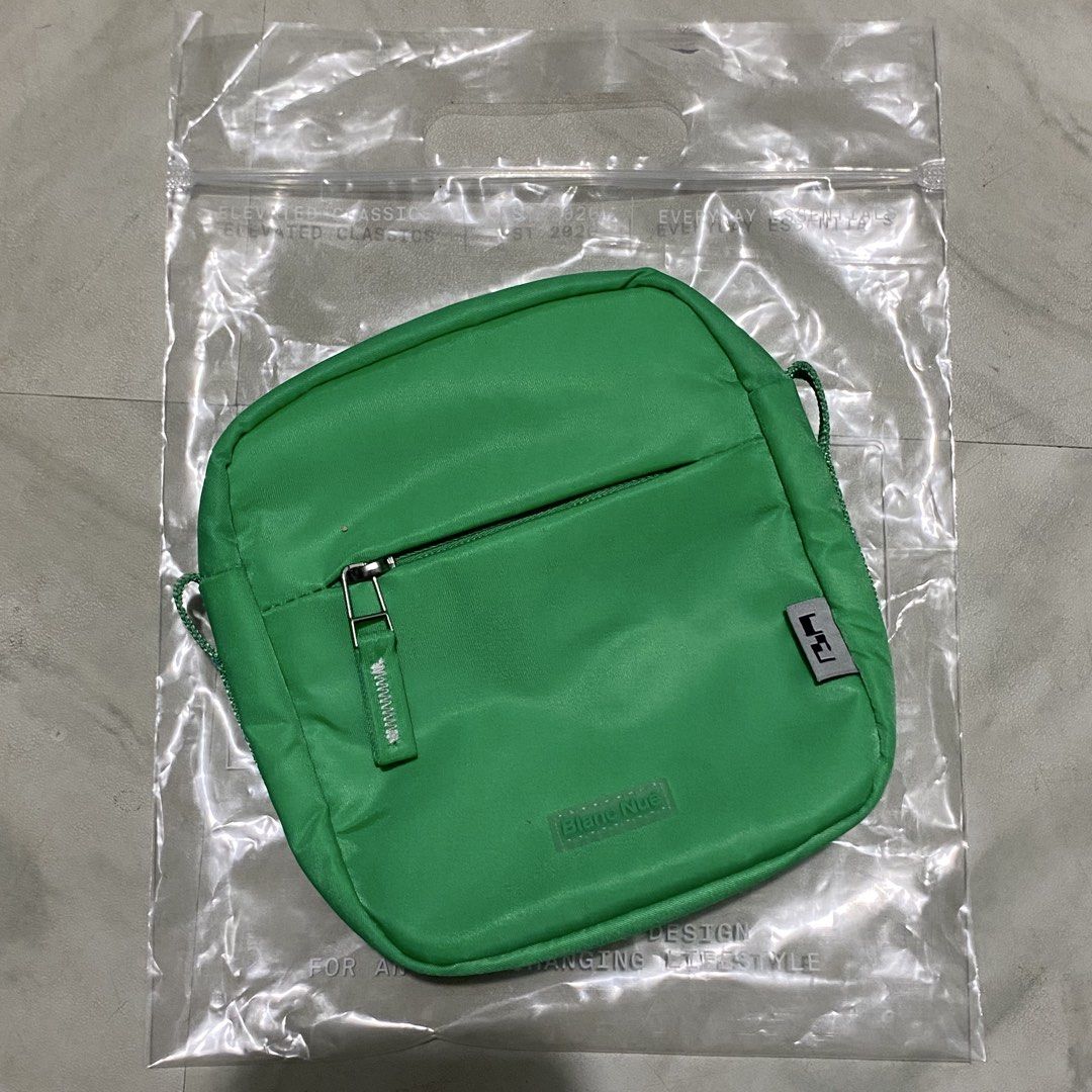 Blanc Nue The Box Bag (Modular Square Bag) (Category: Purses & Pouches) located in Mabalacat. Submitted by commando07 (Listing ID 1437373193, Image 1). Description: -never been used -no flaws no issue -RFS: i dont like the color.