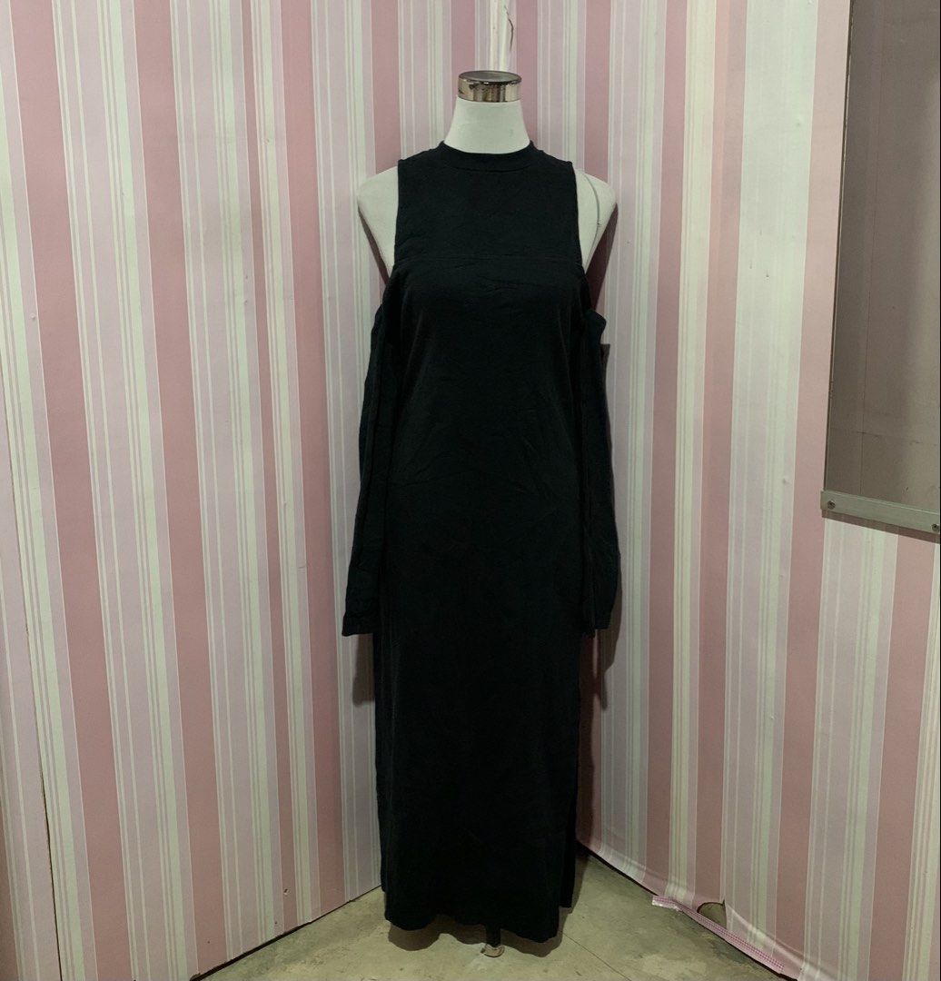 Bongga and Stretchy Black Maxi Dress (Category: Dresses) located in Pasig City. Submitted by closetnigastadora (Listing ID 1437335621, Image 2). Description: ❌BAWAL SA MABAGAL MAGREPLY. FIRST TO PAY BASIS PO TAYO. ❌ NO VIDEO PROOF WHILE OPENING THE PARCEL AND CHECKING THE ITEMS, NO REFUND/RETURN. ❌PAG MAY FLAW, WILL DEFINITELY DISCLOSE PERO SINCE UKAY ITO, KAHIT PA SABIHIN NA WALANG FLAWS, HINDI PARIN ITO BRAND NEW, SO MAAARING MAY SIGNS OF USAGE