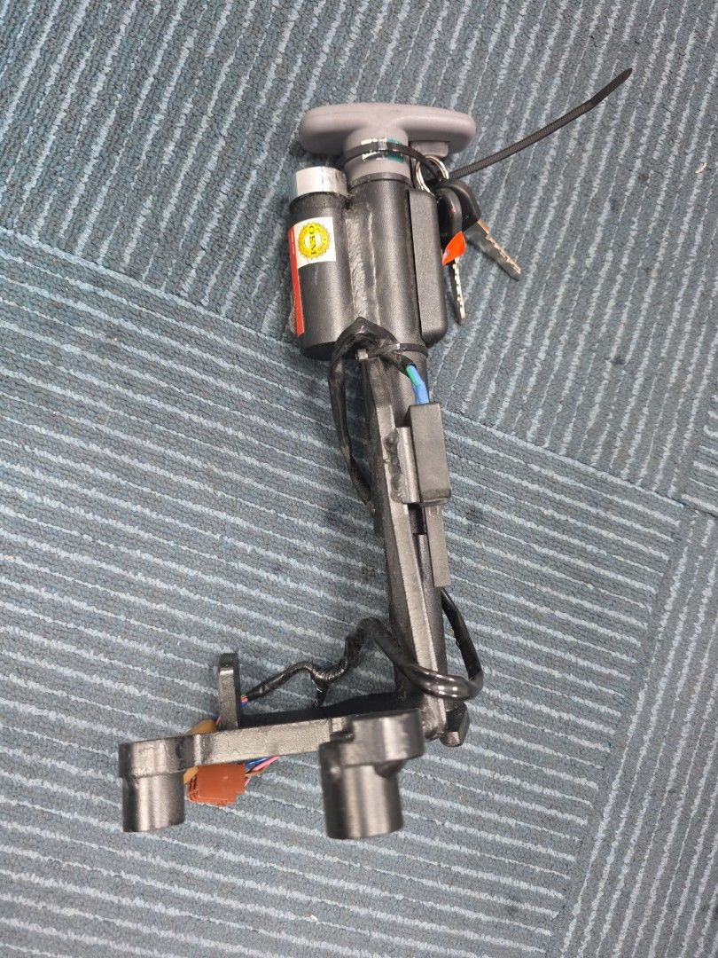 Brake lock (Category: Seatbelts & Safety) located in Singapore. Submitted by vtoday (Listing ID 1437337521, Image 1). Description: - lock brake with keys - Sold as is.