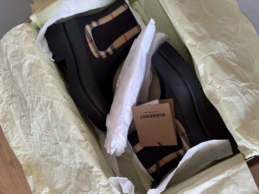 Burberry Chelsea Boots (Category: Babies & Kids Fashion) located in Cebu City. Submitted by frime (Listing ID 1437240737, Image 2). Description: -Authentic Burberry Chelsea boots Bought as gift but size was too small for the receiver. Good As New - Black color - Iconic Burberry check pattern - Includes original box, dust bag, and tags - Unworn condition - Chunky sole.