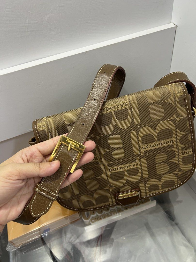 Burberrys Vintage Crossbody (Category: Luxury Bags & Wallets) located in Cabanatuan. Submitted by cristalcollection (Listing ID 1437372861, Image 2). Description: Burb errys Vintage Brown Mono Crossbody💯 3,999 Php In good cond. signs of used only pls see posted dets. 🤎.