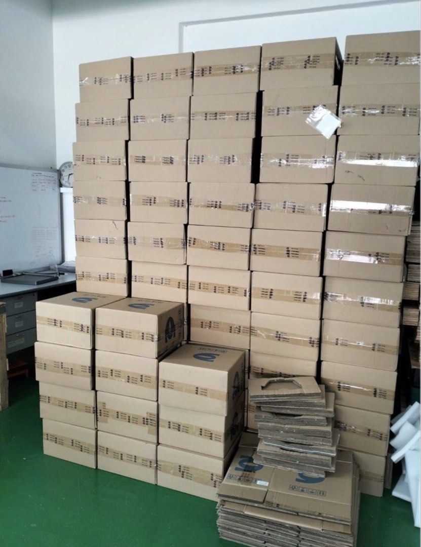 Cardboard Boxes450994868470435840