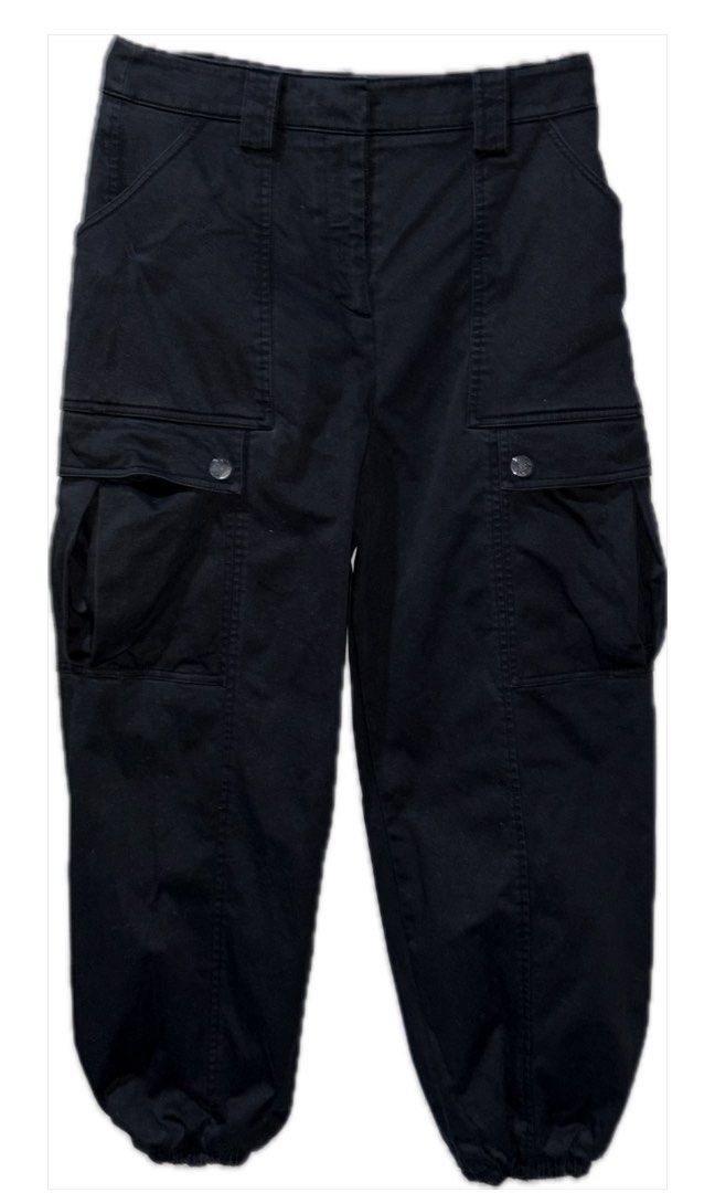 cargo pants (Category: Other Bottoms) located in Pasig City. Submitted by rmets (Listing ID 1437350815, Image 2). Description: heavy pants 9/10 garterized bottom good for hiking cotton 97.6% Elastane 2.4% smooth yung outside fabric, cotton yung inner fabric.