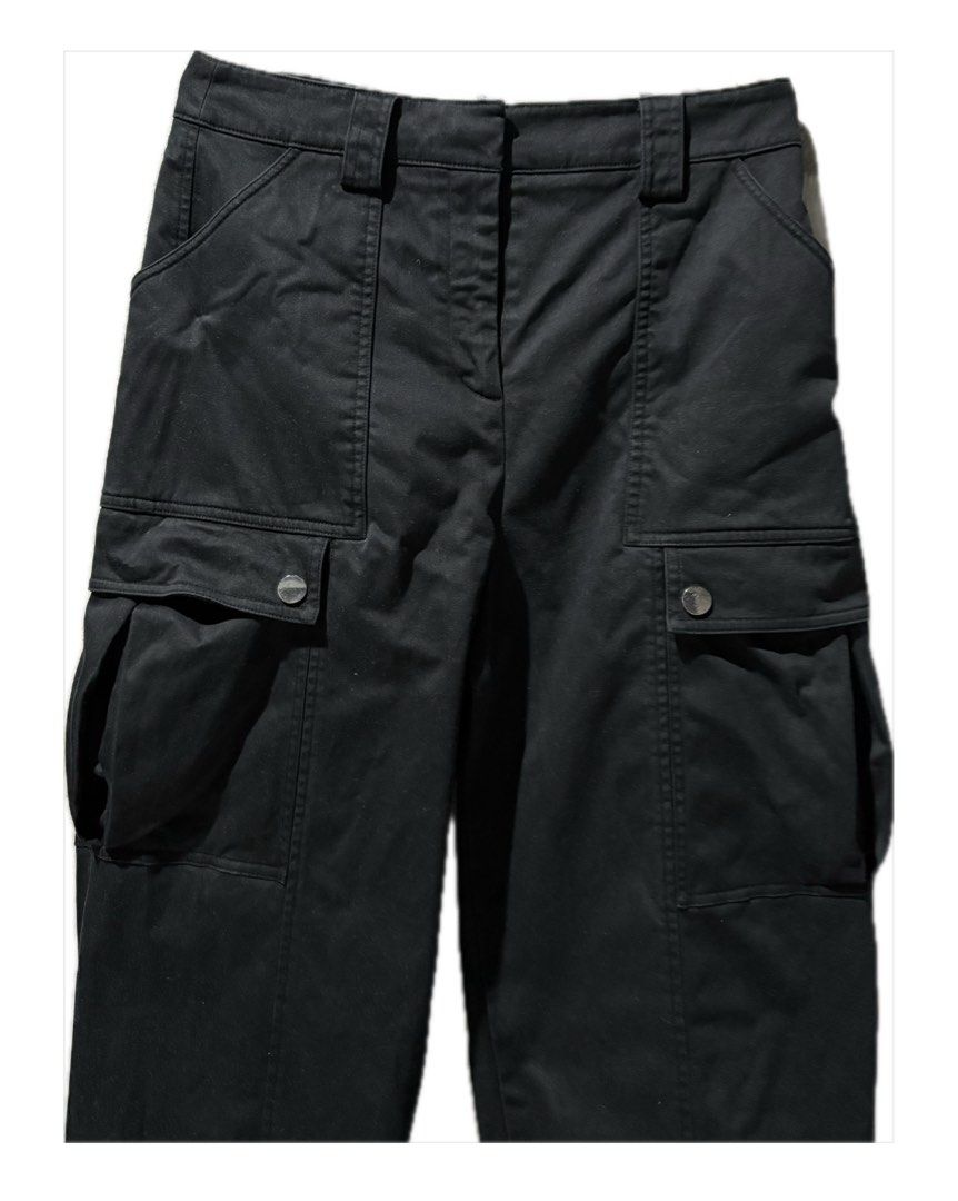 cargo pants (Category: Other Bottoms) located in Pasig City. Submitted by rmets (Listing ID 1437350815, Image 1). Description: heavy pants 9/10 garterized bottom good for hiking cotton 97.6% Elastane 2.4% smooth yung outside fabric, cotton yung inner fabric.