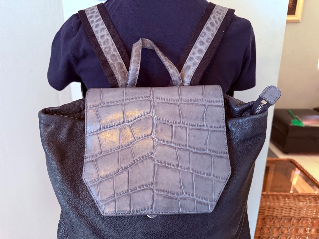 ❤️CARLYN BACKPACK 🎒 (Category: Luxury Bags & Wallets) located in Cotabato. Submitted by goldenhiveph0826 (Listing ID 1437251285, Image 2). Description: ✅👉Para sa mga college students ✅👉 nag ooffice. ✅Large Size ✅Foamy sa likod kasya Laptop ✅Ganda ng Quality ✅Matibay ❌‼️PAALALA‼️❌ ‼️NO RETURN NO EXCHANGE ‼️ .