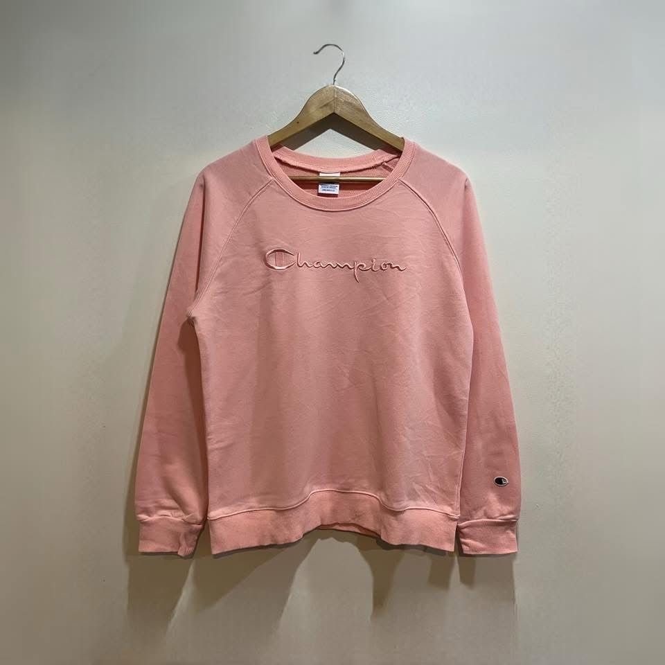 Champion Pink Sweater (Category: Coats, Jackets and Outerwear) located in Manila. Submitted by couture_cache (Listing ID 1437284521, Image 2). Description: Off/Legit, check nyo. There are lints but pwede nyo namang tangalin patiently. XL on tag but can fit small. Dimension Width: 21.5 Inches Length: 26 Inches First to pay basis and payment first. Delivery shouldered by buyer: Lalamove, J&T, or Flash Express. No rush shipping. Location: Taytay, Ri