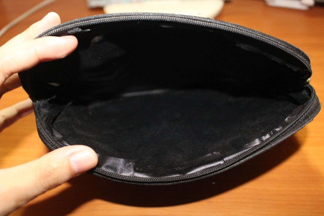 Chanel quilted black cosmetic pouch (Category: Purses & Pouches) located in Tarlac. Submitted by trishatrish3 (Listing ID 1437272522, Image 2). Description: .