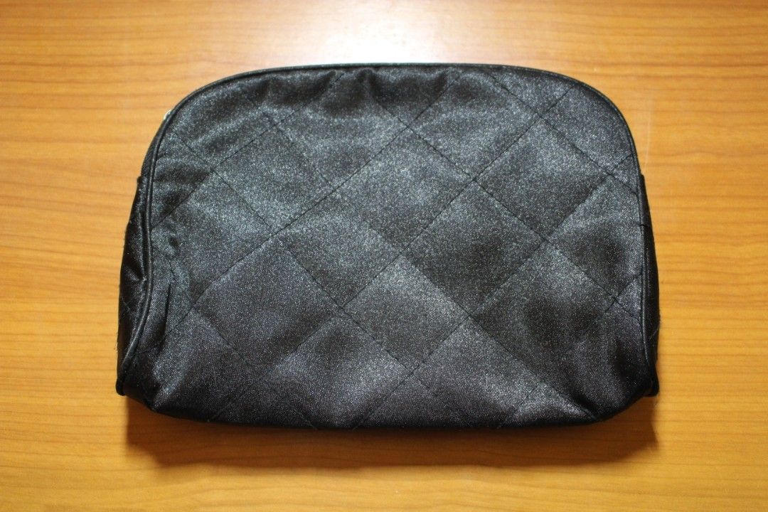 Chanel quilted black cosmetic pouch (Category: Purses & Pouches) located in Tarlac. Submitted by trishatrish3 (Listing ID 1437272522, Image 1). Description: .