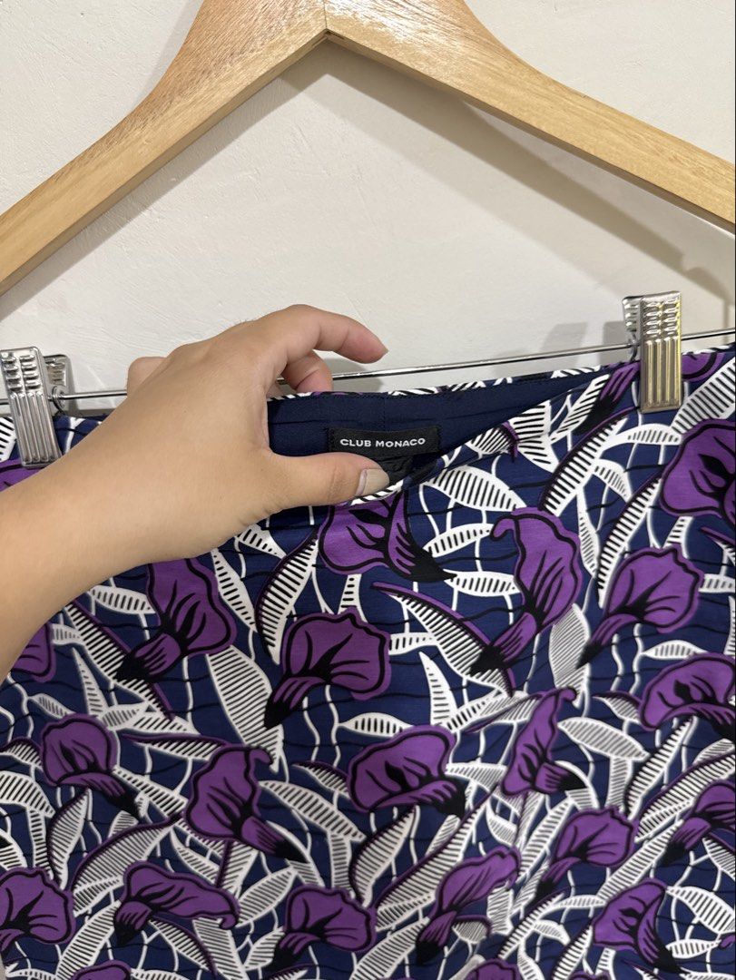 Club Monaco Miniskirt (Category: Skirts) located in Manila. Submitted by morningthrifters (Listing ID 1437313558, Image 3). Description: Club Monaco MiniSkirt Lily flowers design Size 32 Good as new.