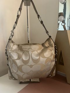 (Category: ) located in . Submitted by shopwithaaz (Listing ID 1437229596, Image 1). Description: .