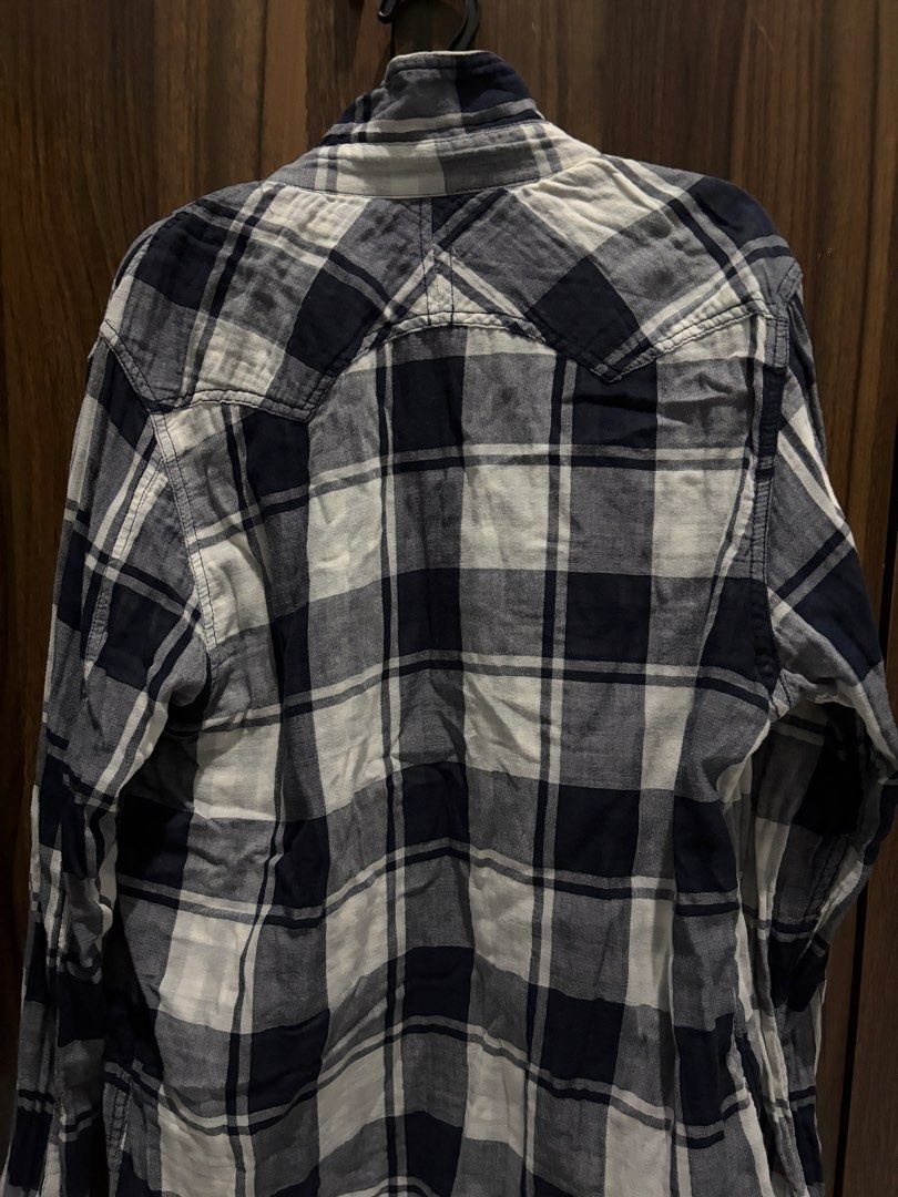 COACH Flannel / Checkered Black and White Longsleeve Button-up (Category: Tshirts & Polo Shirts ) located in Santa Maria. Submitted by rowletting (Listing ID 1437317261, Image 3). Description: worn twice, good condition, reason for selling: just not my style anymore.
