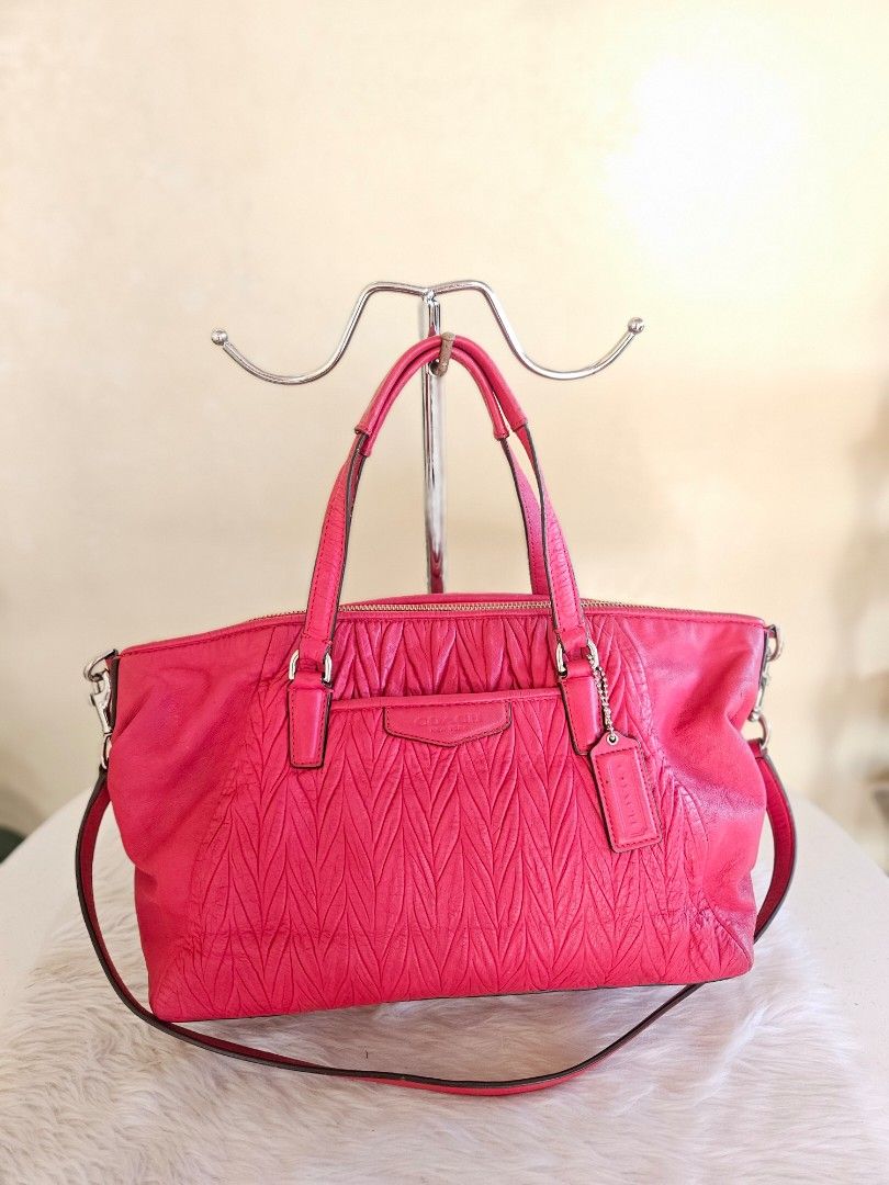 Coach red two way bag (Category: Luxury Bags & Wallets) located in Batangas. Submitted by iris_26 (Listing ID 1437339064, Image 1). Description: .