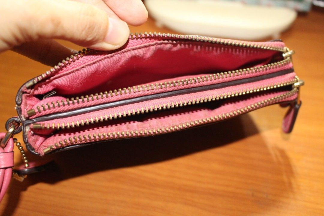 Coach Wristlet (Category: Purses & Pouches) located in Tarlac. Submitted by trishatrish3 (Listing ID 1437270559, Image 3). Description: Coach signature coated canvas double zip wristlet in brown and fuchsia.