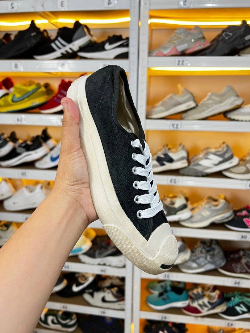 Converse low cut 01 (Category: Sneakers) located in Imus. Submitted by soletrip_footwear_trading (Listing ID 1437227153, Image 1). Description: SIZE: 5 | 35 EUR | 22 CM WITH SHIPPING FEE - PAYMENT FIRST.