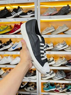 (Category: ) located in . Submitted by soletrip_footwear_trading (Listing ID 1437270057, Image 1). Description: .