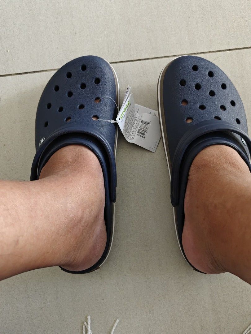 Crocs Crocband Gum Clog in Aqua (Category: Slippers & Slides) located in Bacoor. Submitted by ctrl_thrift_ (Listing ID 1437292791, Image 3). Description: - Navy blue Crocs Classic Clogs - Brown and white sole trim - Unworn condition - Original brought thru Crocs Sho pee Official Store Hi for sale Original Crocs Crocband Gum Clog in Aqua size M9 W11. Selling for ₱2,600 nalang brand new, not used, delivered Apr 7. Bought sa official store ng Crocs 
