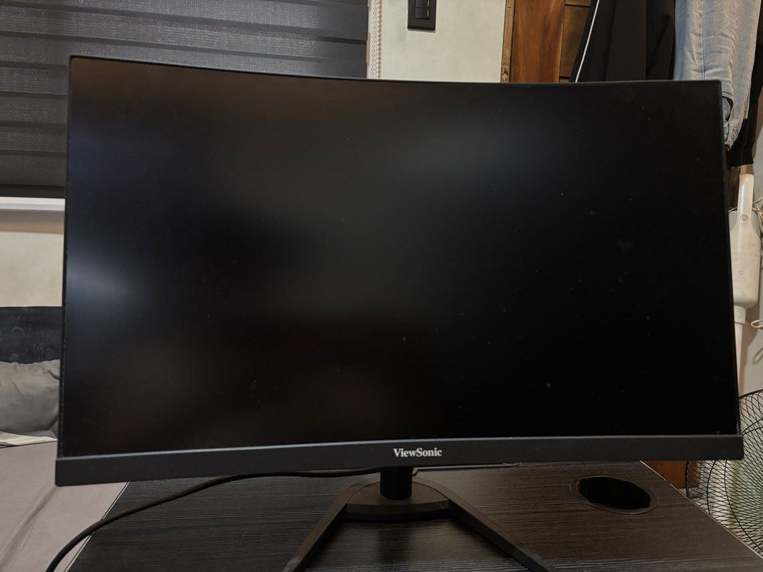 defective 165hz VIEWSONIC VX2468-PC-MHD (Category: Monitor Screens) located in Mandaluyong City. Submitted by marcuscsul50173 (Listing ID 1437263385, Image 2). Description: defective lcd panel as shown on the pictures -complete wires -with box price: 400 pickup at my place (mandaluyong city) or lalamove buyer pays for shipping.