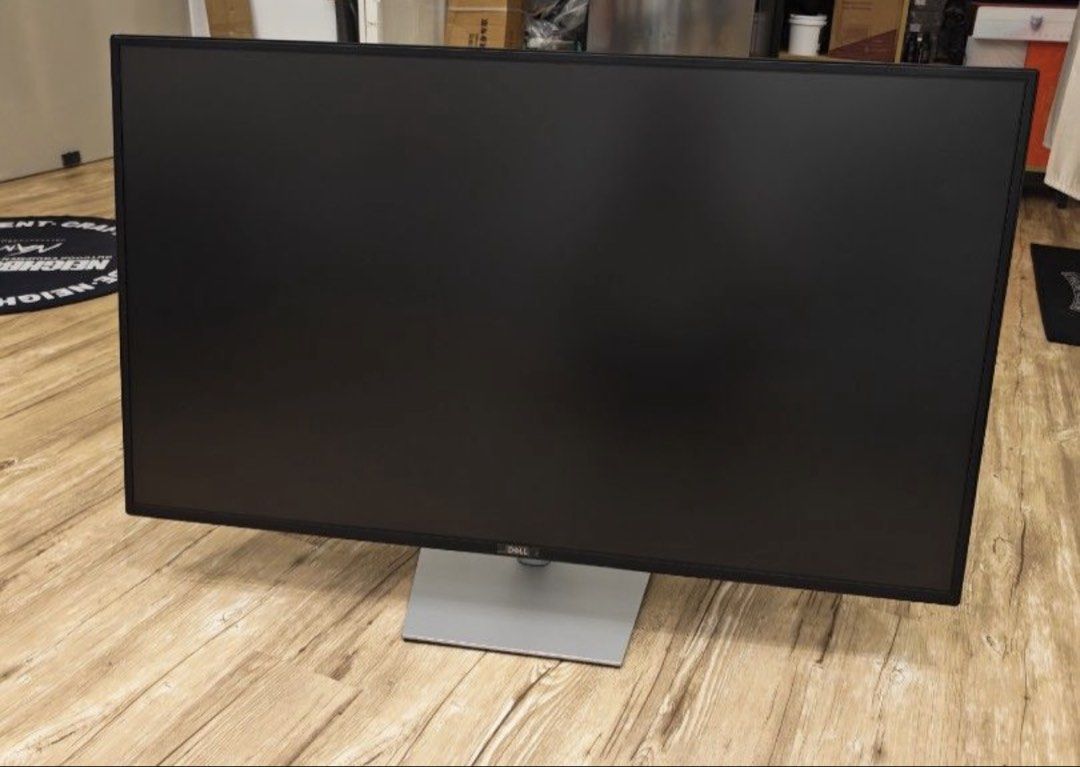 Dell Ultra Sharp 43 with 4k usb451294284575549441