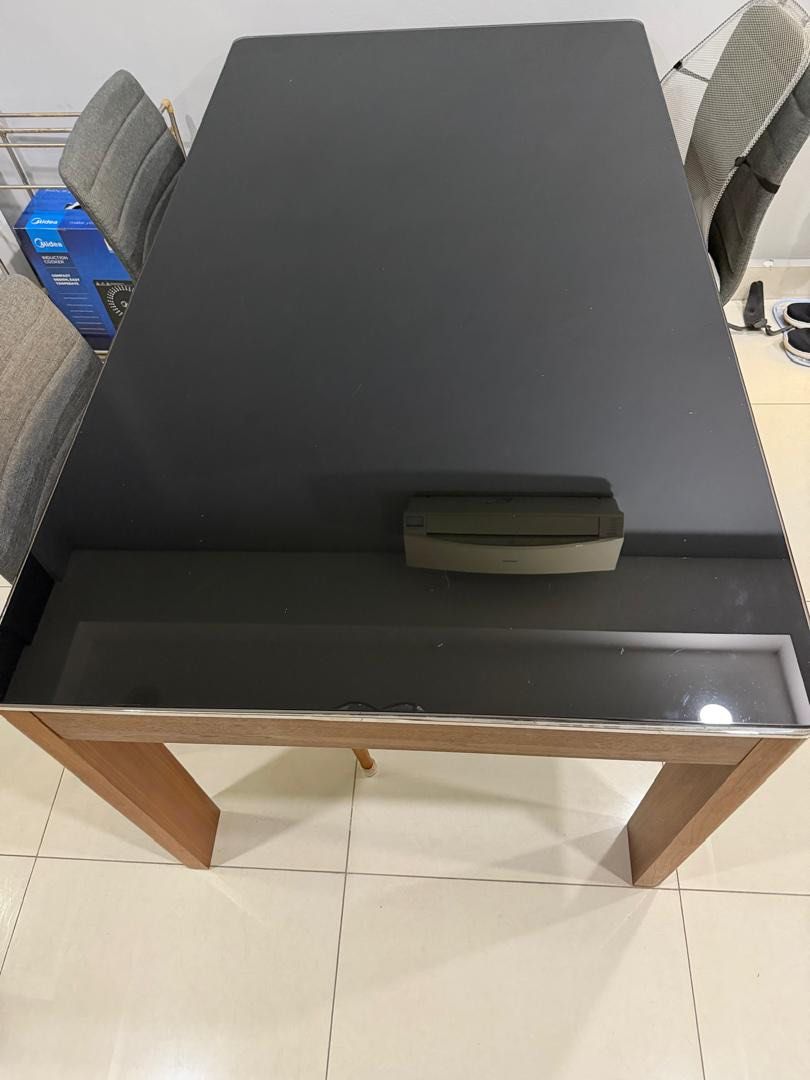 Dining table (Category: Tables & Sets) located in Tanjung Bungah. Submitted by trynomon (Listing ID 1437337573, Image 3). Description: Dining table for sell, self pick up In Penang island .