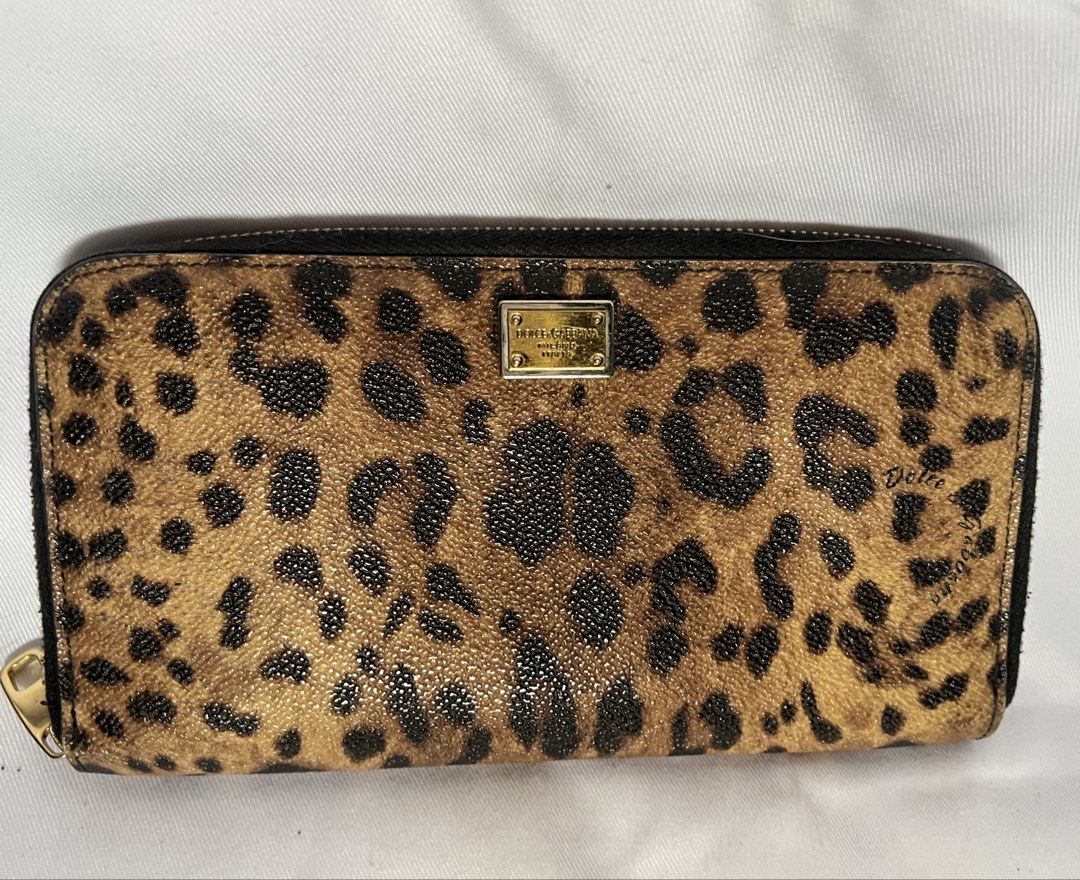 Dolce & Gabbana Leopard Print Wallet (Category: Luxury Bags & Wallets) located in Quezon City. Submitted by aikollectiv (Listing ID 1437240628, Image 1). Description: - From Japan surplus - Zip closure, multiple compartments, and gold-tone zipper.