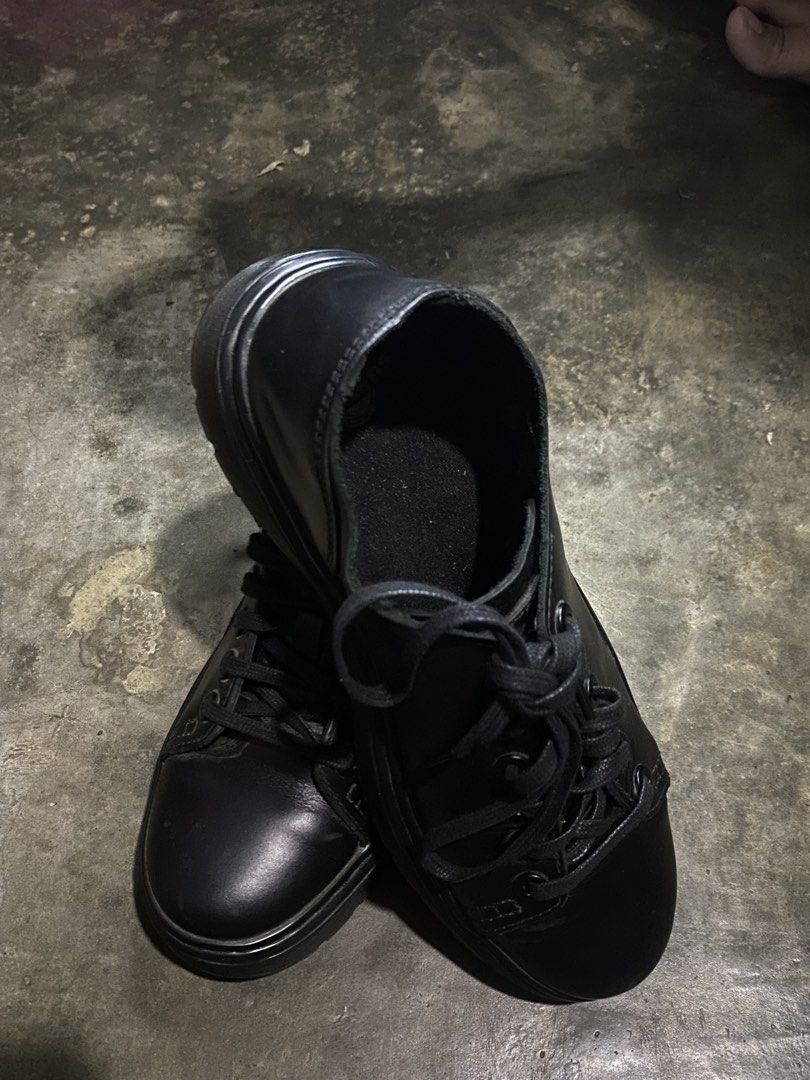 Dr martens Dante leather sneakers! (Category: Sneakers) located in Padada. Submitted by thrift_eknz (Listing ID 1437357602, Image 3). Description: FOR SALE Dr martens (Dante Leather sneakers!) Size 5uk 6us 38Eu MINE 1200 shipped Nego sure buyer! LOCATION:Mindanao davao del sur padada can do vouch and vc for safe transaction!.