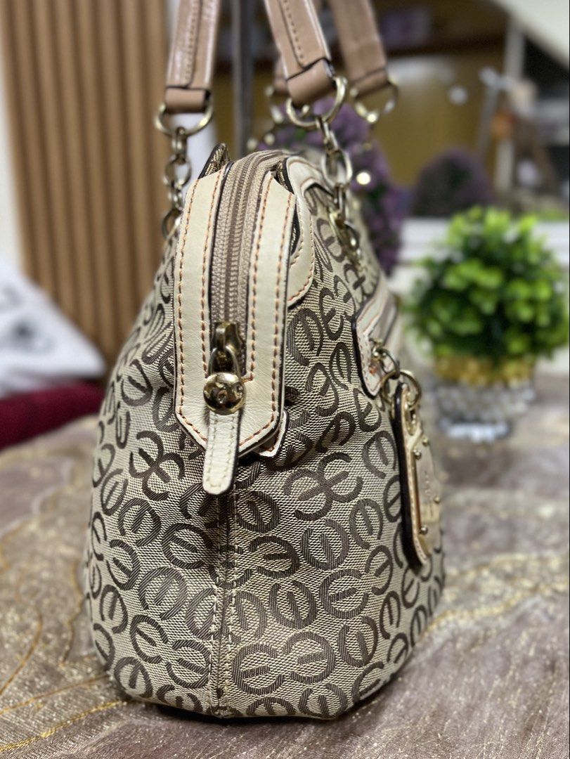 ESQUIRE monogram canvas handbag with genuine leather trims (Category: Shoulder Bags) located in Lapu Lapu. Submitted by glamorouslybeautiful8.0 (Listing ID 1437370635, Image 3). Description: ☘️👜❤️E S Q U I R E. monogram canvas handbag with genuine leather trims PreL🌸ved whooaahhh elegant, light weight and gorgeous piece❣️❣️ medium (LwH:13x3x10inches) fits long wallet, cp, foldable umbrella, kikay kit… 4 compartments 1 zipper pocket ; 2 open poc