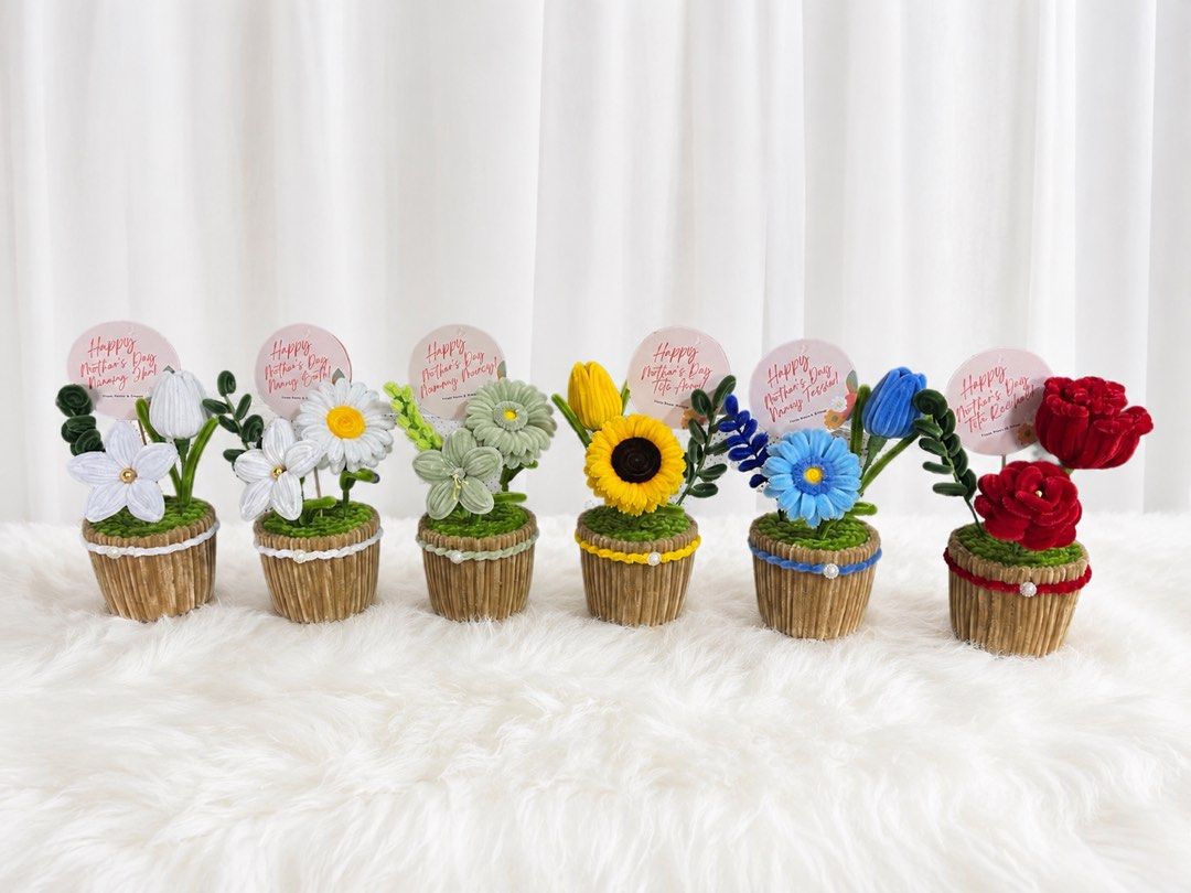 Flower Pot gifts or souvenirs (Category: Artificial Plants & Flowers) located in Bulacan. Submitted by avpammy (Listing ID 1437337146, Image 2). Description: - Handmade fuzzy wire - Features sunflowers, roses, and tulips - Ideal gift for birthdays, anniversaries, or any occasions - Can give a discount for bulk order of 15pcs above Additional fee for a gift bag for ₱50 only.