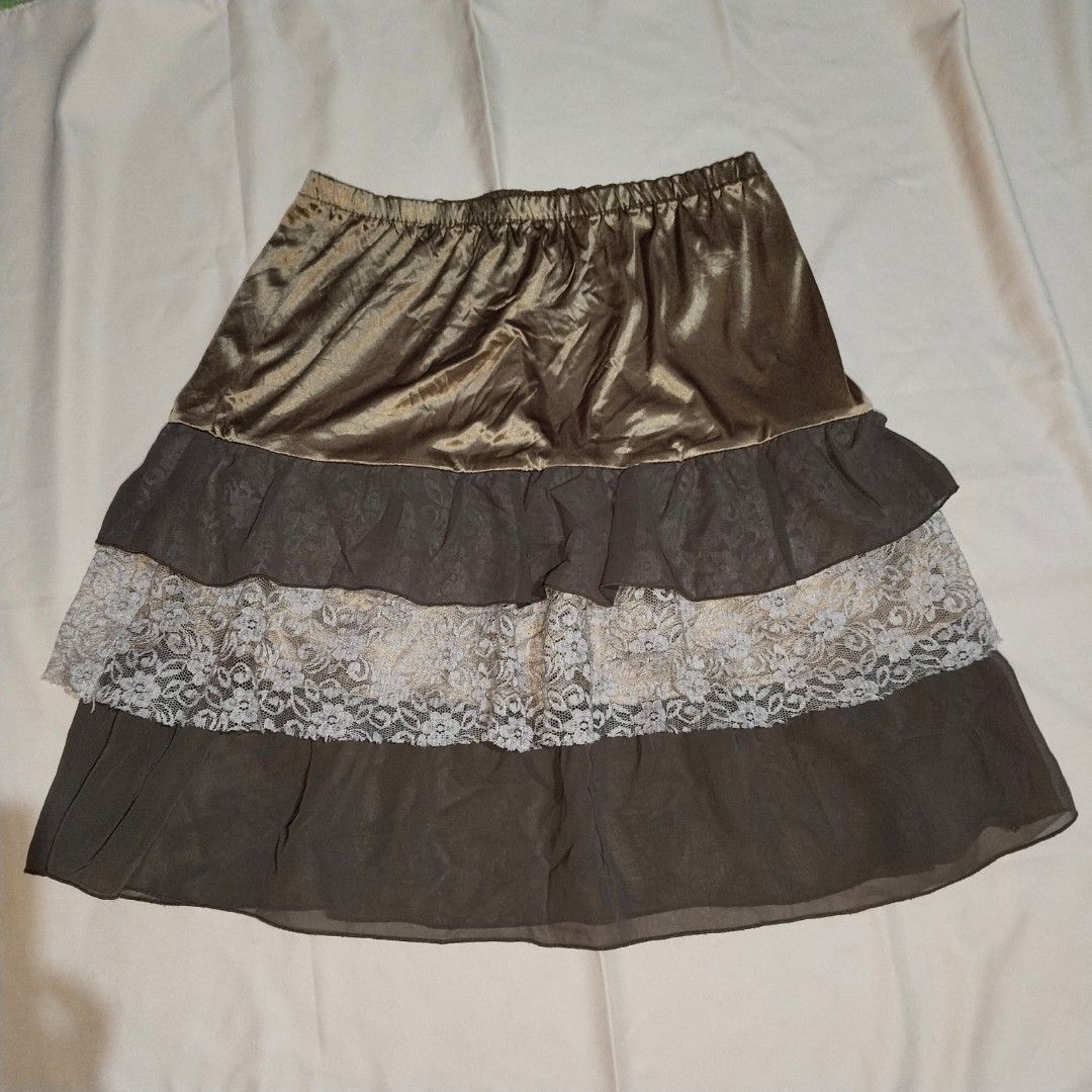 Free People Ruffle Tiered Mini Skirt (Category: Skirts) located in Daraga. Submitted by timeless_thread (Listing ID 1432765075, Image 1). Description: Free if you buy 1 just dm and inform me if you wanna get this po. thanks.