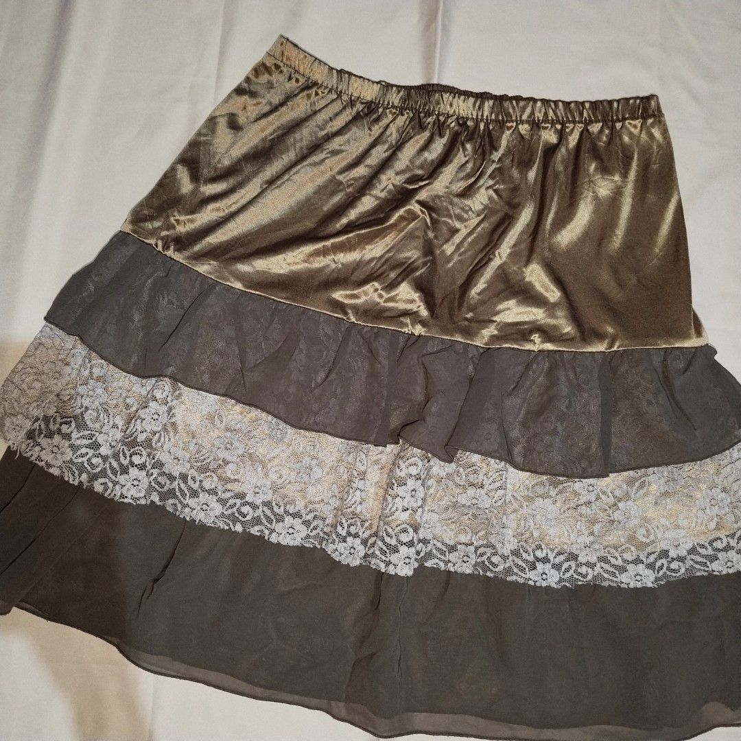 Free People Ruffle Tiered Mini Skirt (Category: Skirts) located in Daraga. Submitted by timeless_thread (Listing ID 1432765075, Image 2). Description: Free if you buy 1 just dm and inform me if you wanna get this po. thanks.