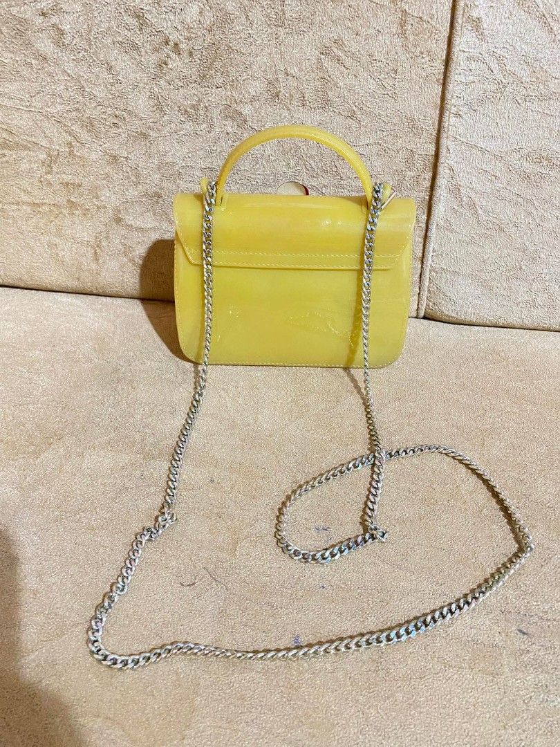 furla (Category: Luxury Bags & Wallets) located in Dumaguete. Submitted by camillaolshoppe2 (Listing ID 1437347816, Image 3). Description: Furlaley Rubber Mini Floral Candy Bon Bon Bag excellent condition Ang cute 🥺 The popular candy is adorned with three-dimensional flower motifs. The sparkling flowers on the clear rubber material will further enhance your spring and summer fashion..