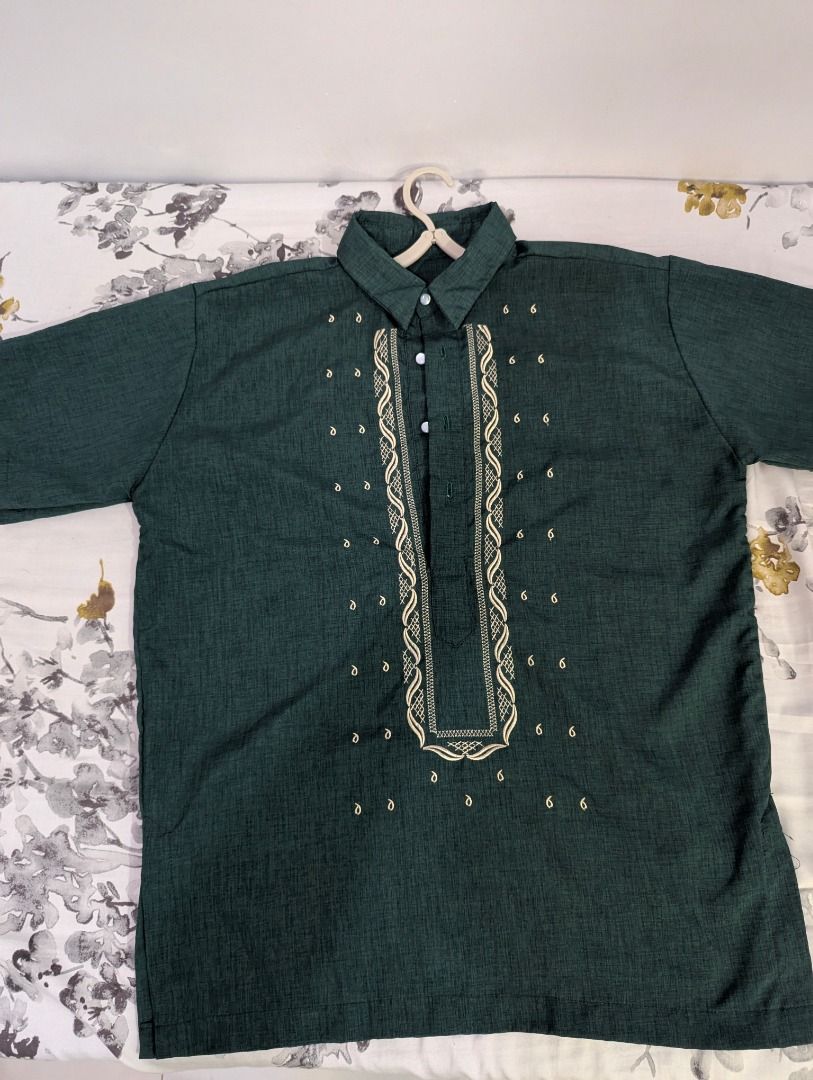 Green Barong Tagalog with Embroidery (Category: Formal Shirts) located in Calauan. Submitted by thetraddycat (Listing ID 1437351435, Image 1). Description: Green Polo Barong (Small Size) Di na ginagamit. Pwede for formal wear sa work or school. Pwede Lalamove within Metro Manila. Pwede din LBC COD/COP, or J&T. PM sa interested! God bless!.