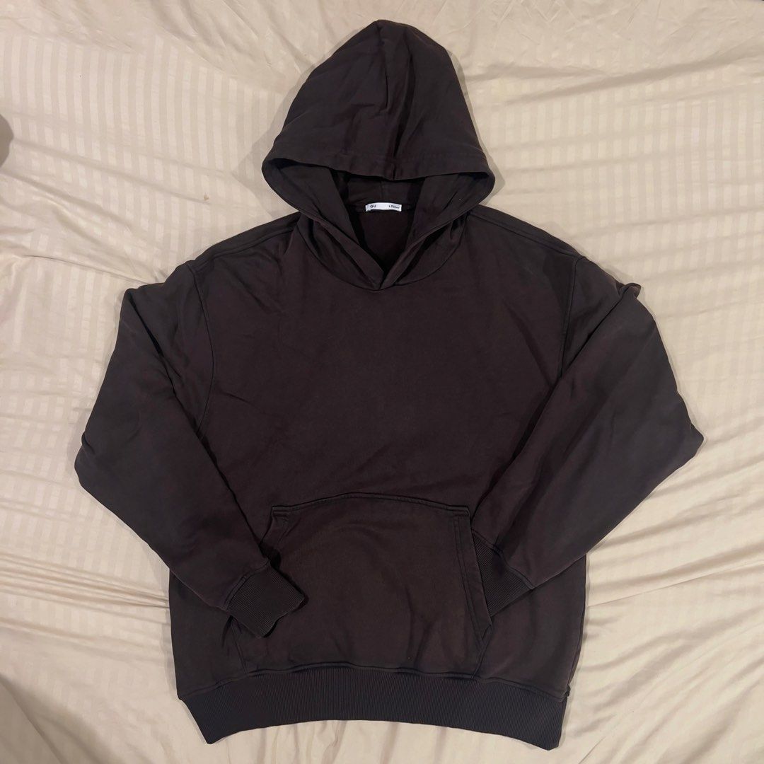 GU Brown Hoodie - Size L (Category: Hoodies) located in Paranaque City. Submitted by btslite (Listing ID 1437380377, Image 1). Description: - GU dark brown hoodie - Size: L (23x26) - No issues - Features: Hood, kangaroo pocket, ribbed cuffs and hem - Relaxed fit - Soft and comfortable material - Versatile design - Perfect for everyday wear ⚠️ Condition: Pre-loved / second-hand. Not brand new—may have minimal signs of use. 📍 Location: Parañaque C