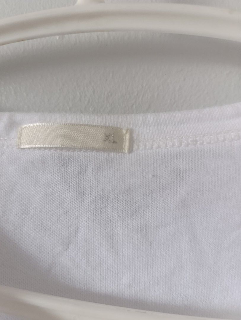 GU White T-shirt XL (Category: Tshirts & Polo Shirts ) located in Manila. Submitted by stuffsbybrix (Listing ID 1437259049, Image 2). Description: - GU White T-shirt - Size: XL but can fit small to XL - Neckline: Crew neck - Sleeves: Short sleeves - Material: 100% [Material - e.g., Cotton] - Style: Basic, casual rfs: decluttering/ too many white shirt.