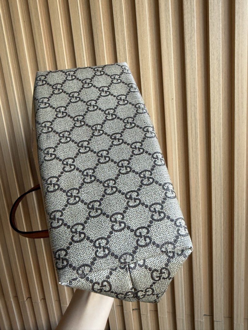 Gucci (Category: Luxury Bags & Wallets) located in Lipa City. Submitted by thyra06 (Listing ID 1437350929, Image 3). Description: Gucci mini tote bag super nice.