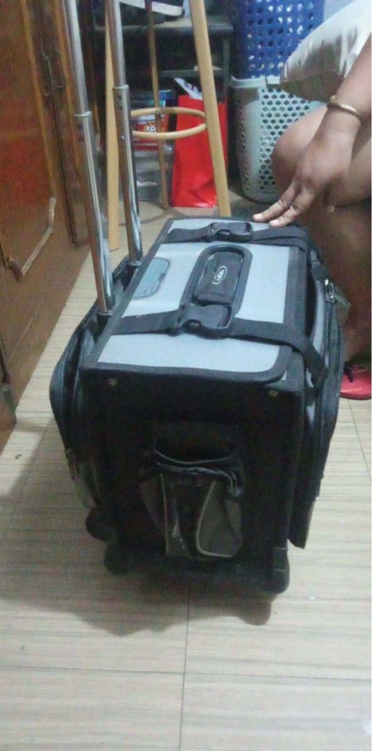 Hawk Trolley bag for BOYS (Category: Sling Bags) located in Quezon City. Submitted by buy____smart (Listing ID 1437312907, Image 2). Description: 3.5K may bawas pa tawad ka lang bsta syre buyer FREE SHIPPING NA METRO MANILA LNG HAWK TROLLEY BAG ORIGINAL 1week lang nagamit Walang issue kelangan lang linisin dahil natambak Rfs: natambak at d na pinansin .