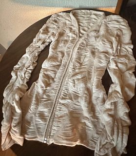 (Category: ) located in . Submitted by amirawardrobeave02 (Listing ID 1437320834, Image 1). Description: .