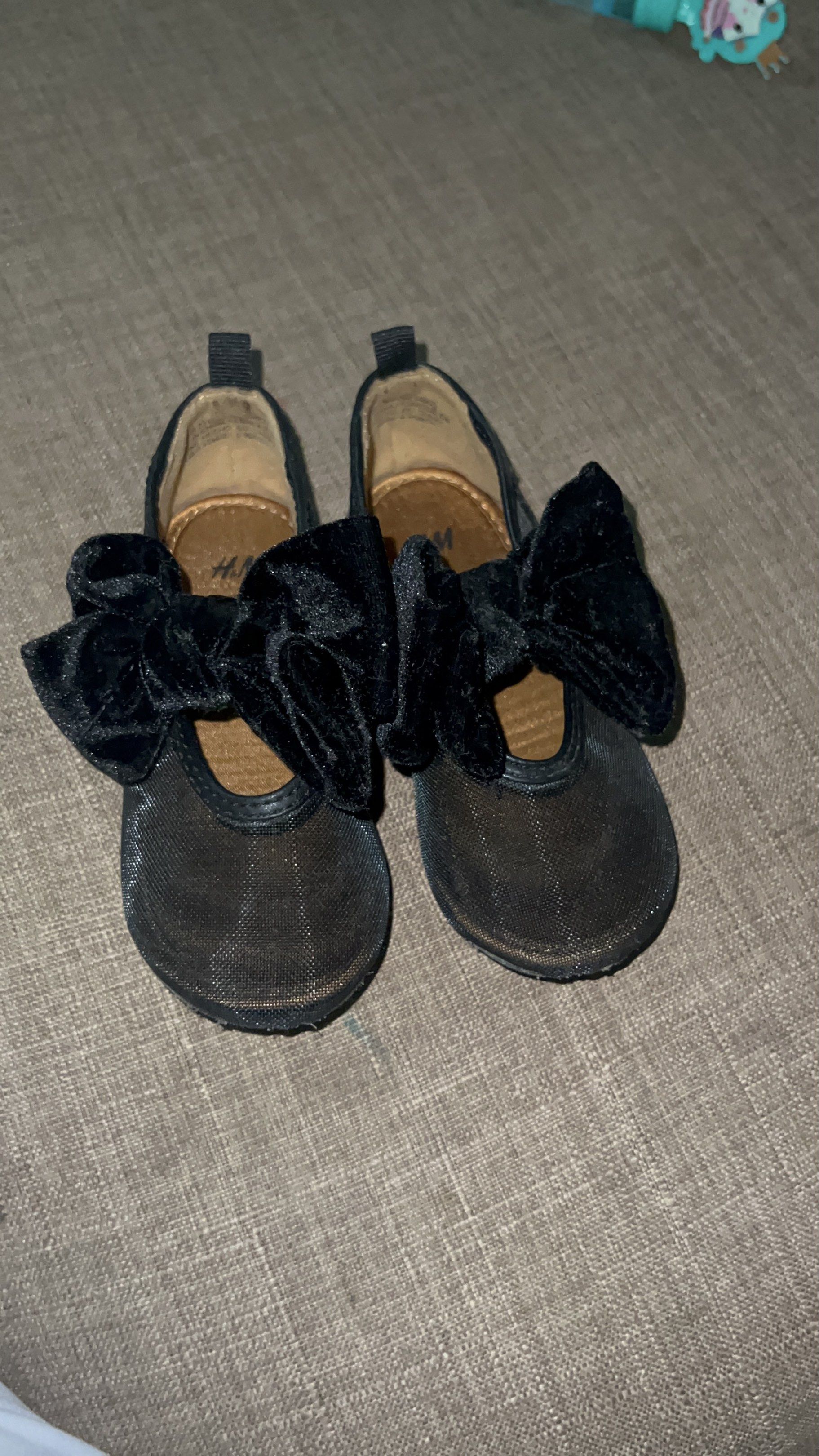 H&M Black Bow Shoes Size 23 (Category: Babies & Kids Fashion) located in Manila. Submitted by ccccccc08 (Listing ID 1437337408, Image 1). Description: - H&M black baby shoes - Size 23 - Features a cute bow - Some wear on soles - Perfect for special occasions or everyday wear - Comfortable and stylish.
