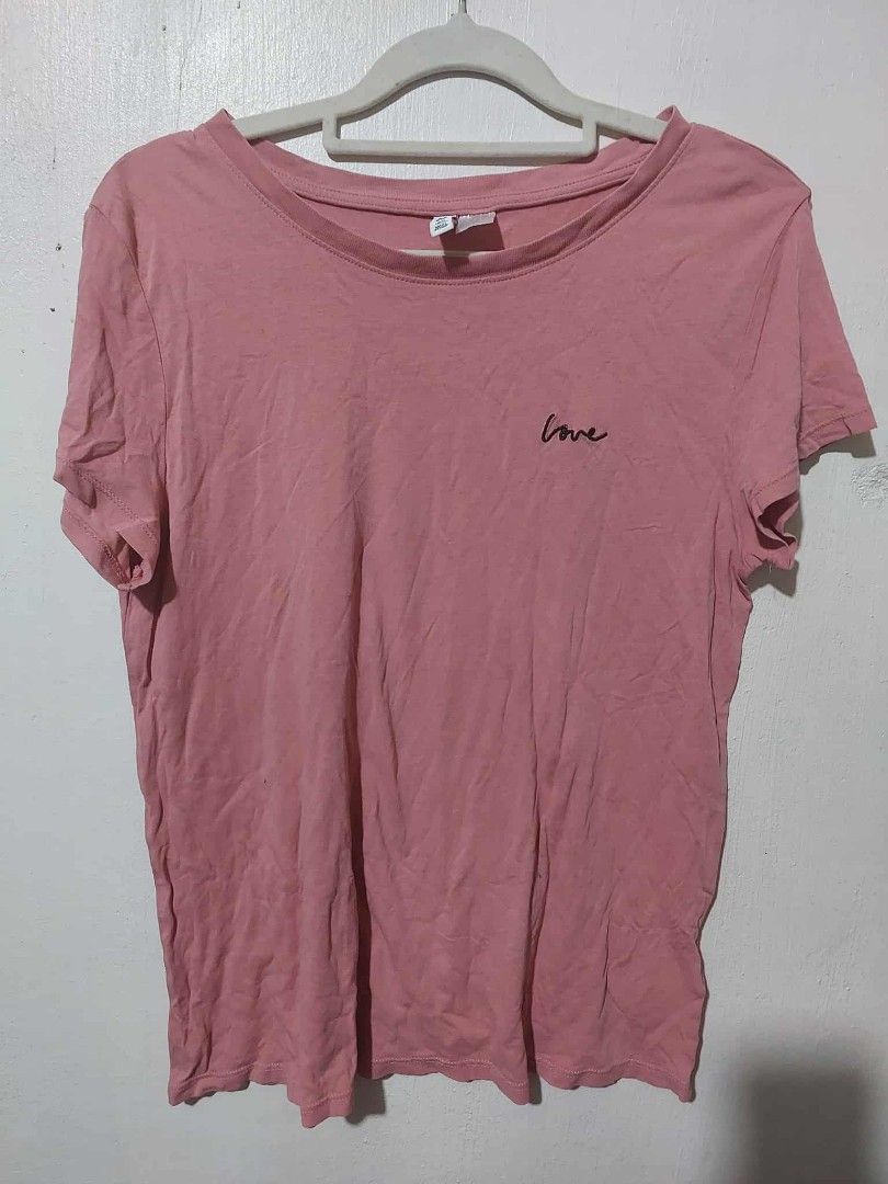 H&m pink shirt (Category: Shirts) located in Quezon City. Submitted by MA_finds014 (Listing ID 1437353708, Image 1). Description: .