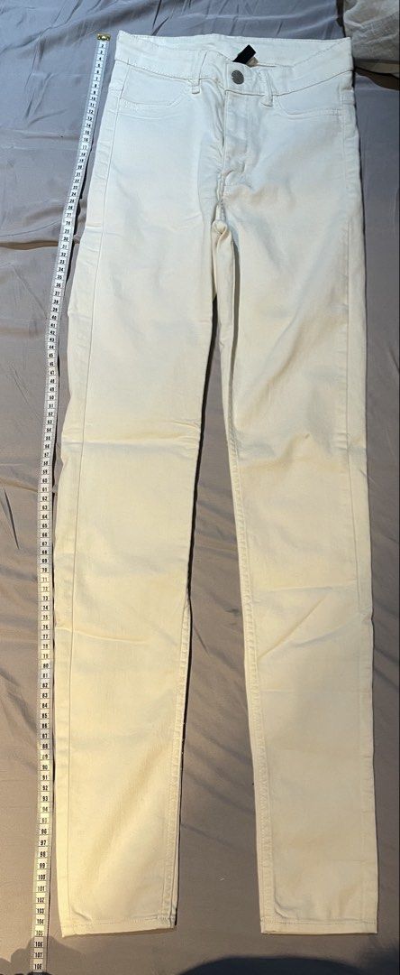 H&M White Skinny Jeans (Category: Jeans) located in Manila. Submitted by dianathrifts (Listing ID 1437331392, Image 1). Description: Dm for more pics No when worn (the clothes don't fit me) but I can google models with the clothing if needed Dimensions in photos! Condition: 7/10 loose threads and stains (see last pic for stains) Tags: white acubi aesthetic pastel minimalist chic.