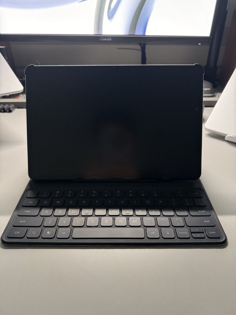 Honor Pad 9 & Honor Choice Pen (Category: Android) located in Quezon City. Submitted by bldcz (Listing ID 1437387112, Image 1). Description: Honor Pad 9 with and Honor Choice Stylus Pen Gray 256GB Like new No issue With box With original keyboard Meet up Fairview Area.